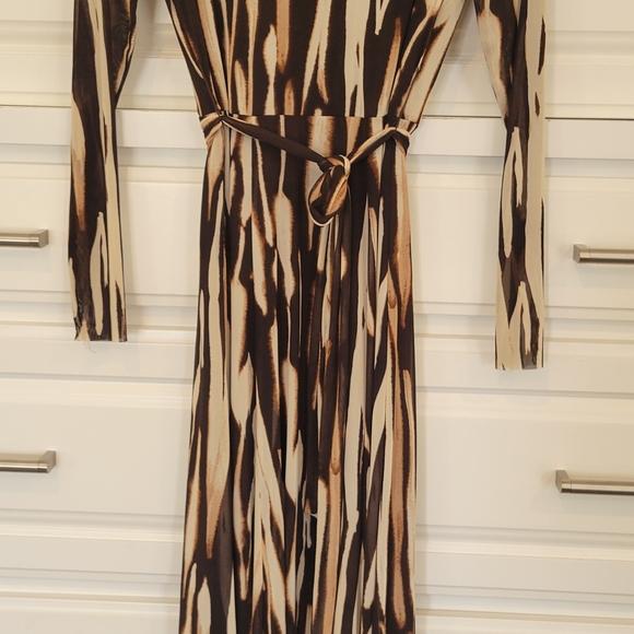 Sandra Darren Brown and Cream Printed Tie-Waist Midi Dress - Picture 2 of 3
